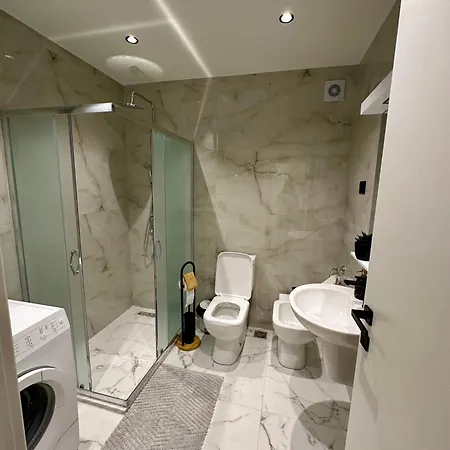 Irni Apartament 地拉那